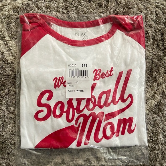 NWT🎉 Soft Ball Mom Shirt - Picture 5 of 7
